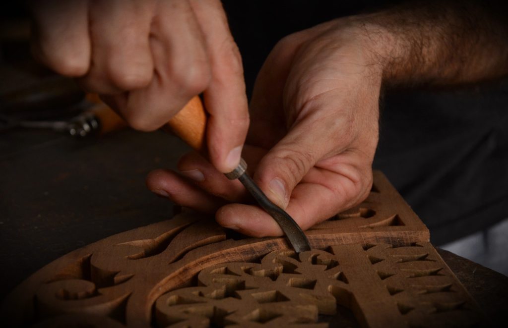 Reciclador de madera, artesano de corazón